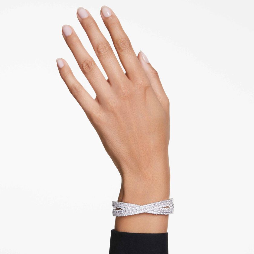 swarovski سوار hyperbola عريض، قطع متنوع، شكل إنفينيتي، لون أبيض، طلاء روديوم