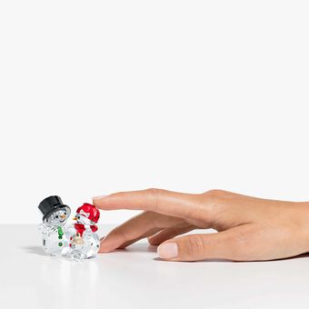 swarovski قطعة زينة على شكل أسرة الرجل الثلجي