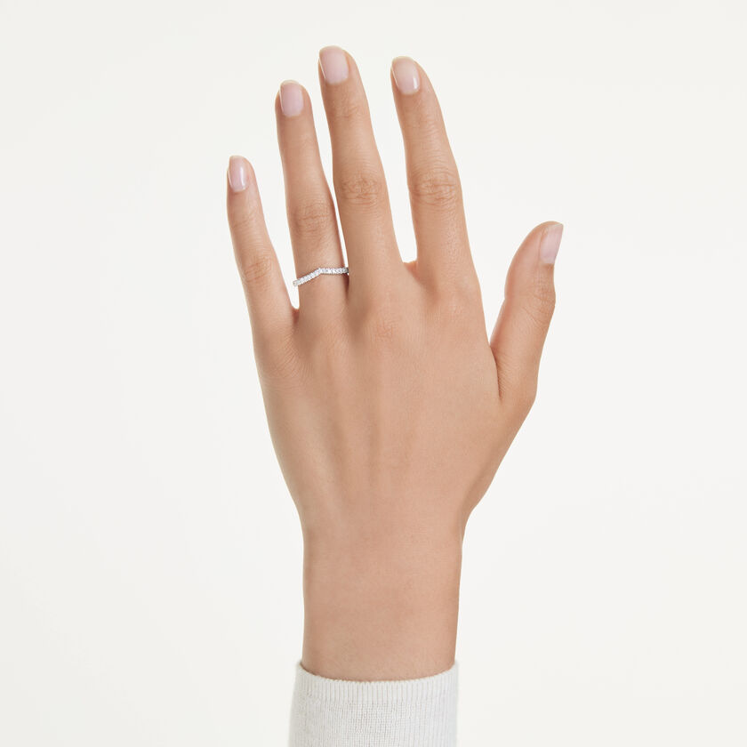 swarovski خاتم eternity شكل حرف  v، ألماس مُصنع في المختبر إجمالي 0 25 قيراط، شكل دائري، ذهب أبيض عيار 18 قيراط