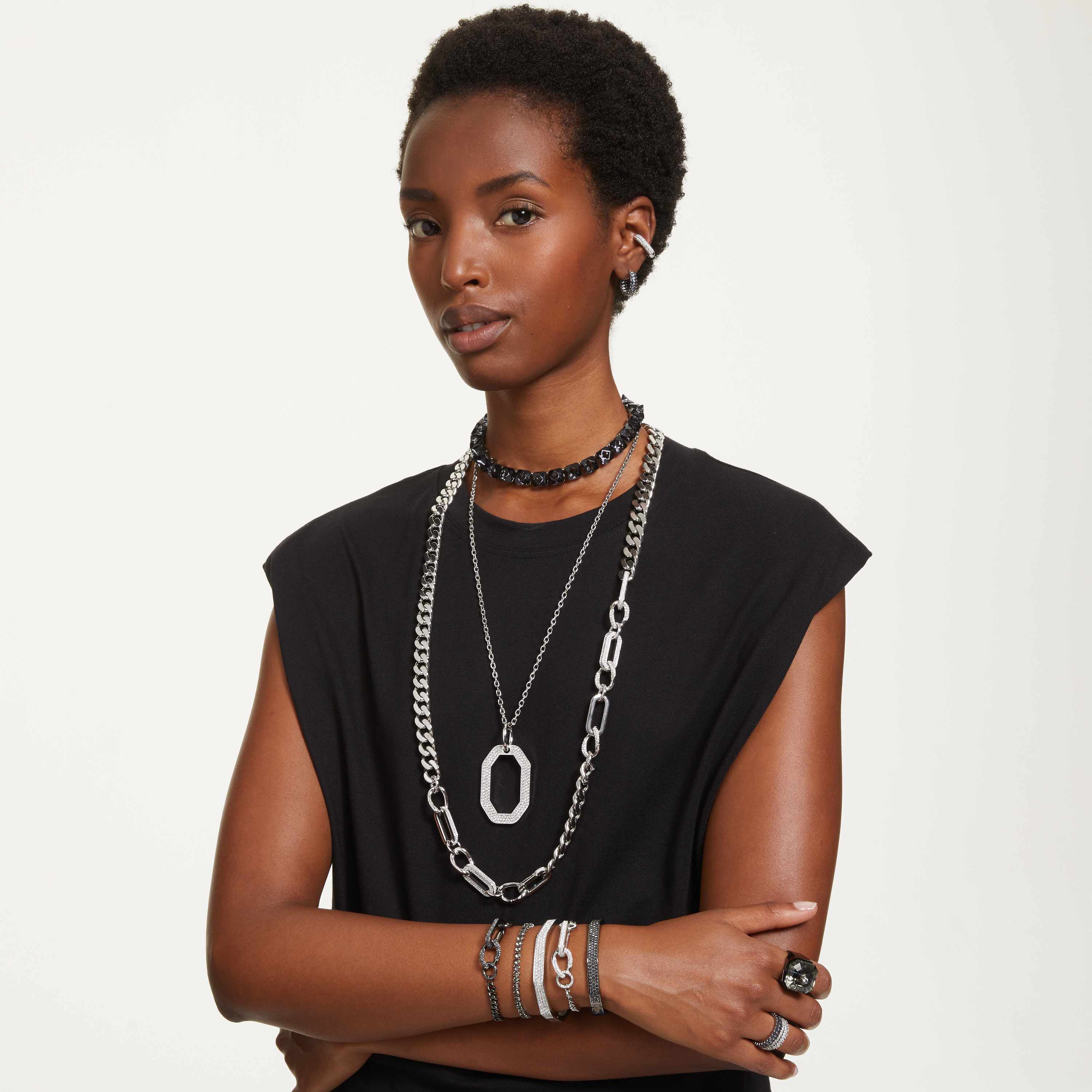 swarovski عقد chroma، مزدان بكريستالات مدببة، لون رمادي، طلاء روثينيوم