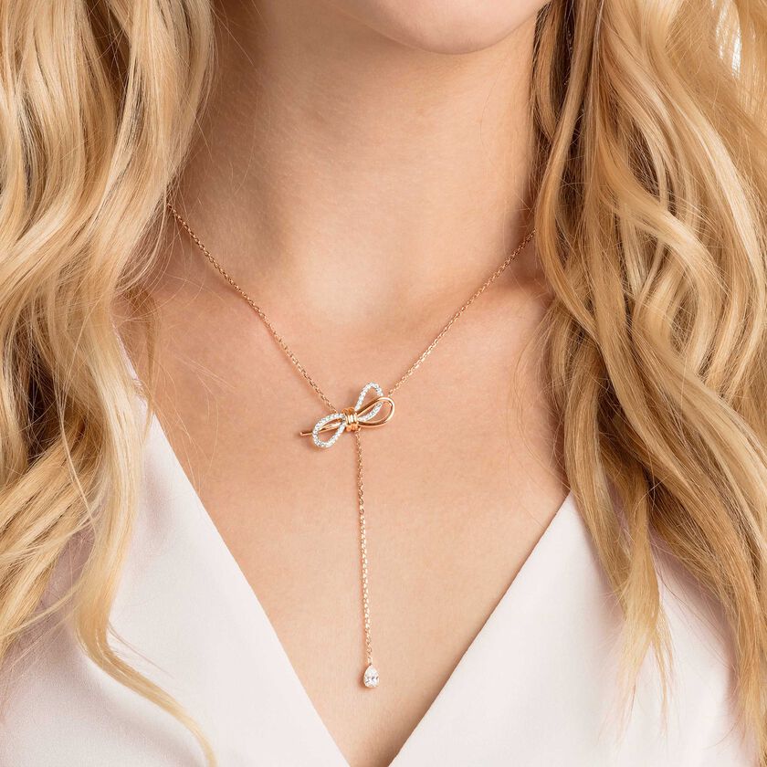 swarovski عقد lifelong على شكل ربطة قوسيّة وحرف y، لون أبيض، طلاء مختلط