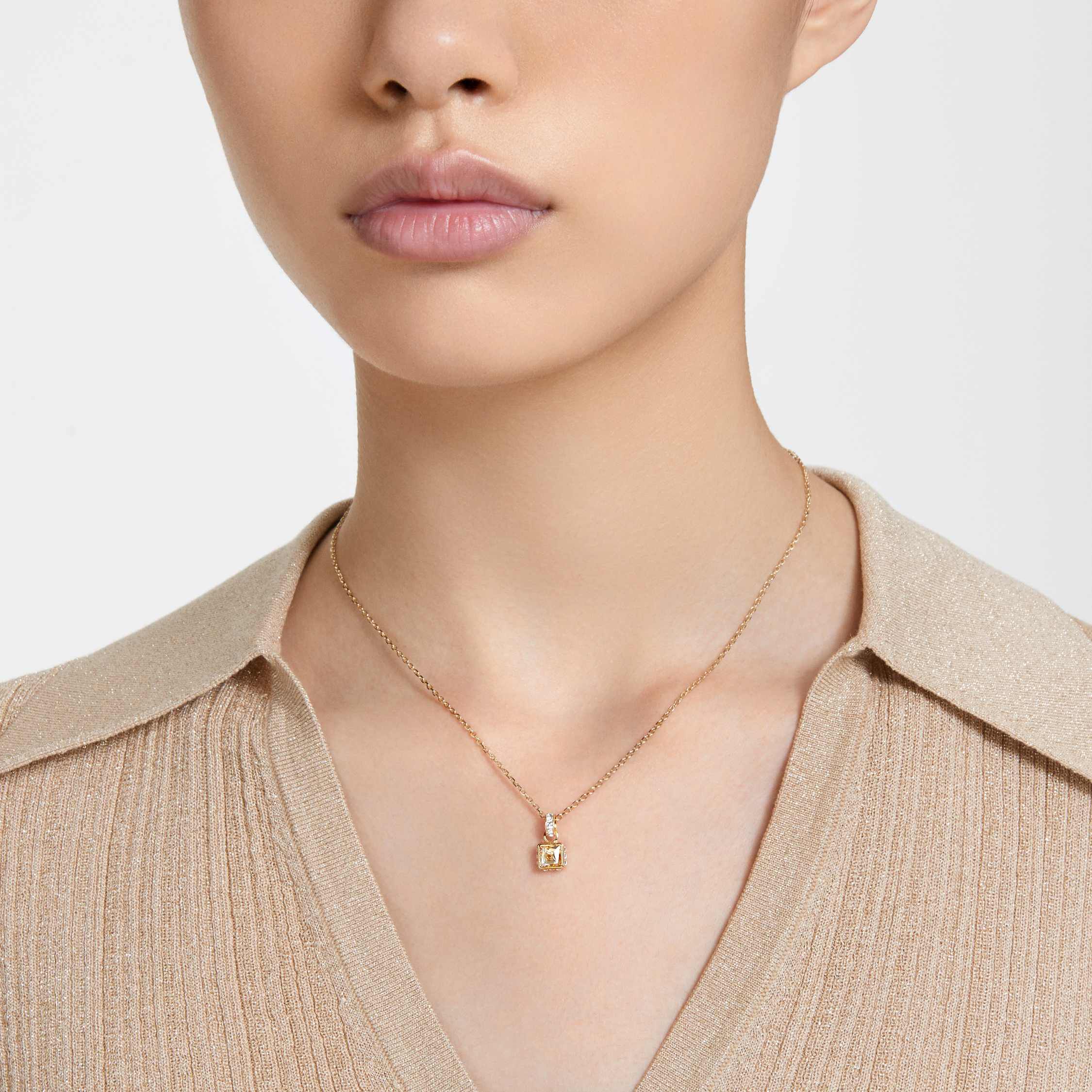 swarovski قلادة chroma، قطع مربع، لون أصفر، طلاء بلون ذهبي
