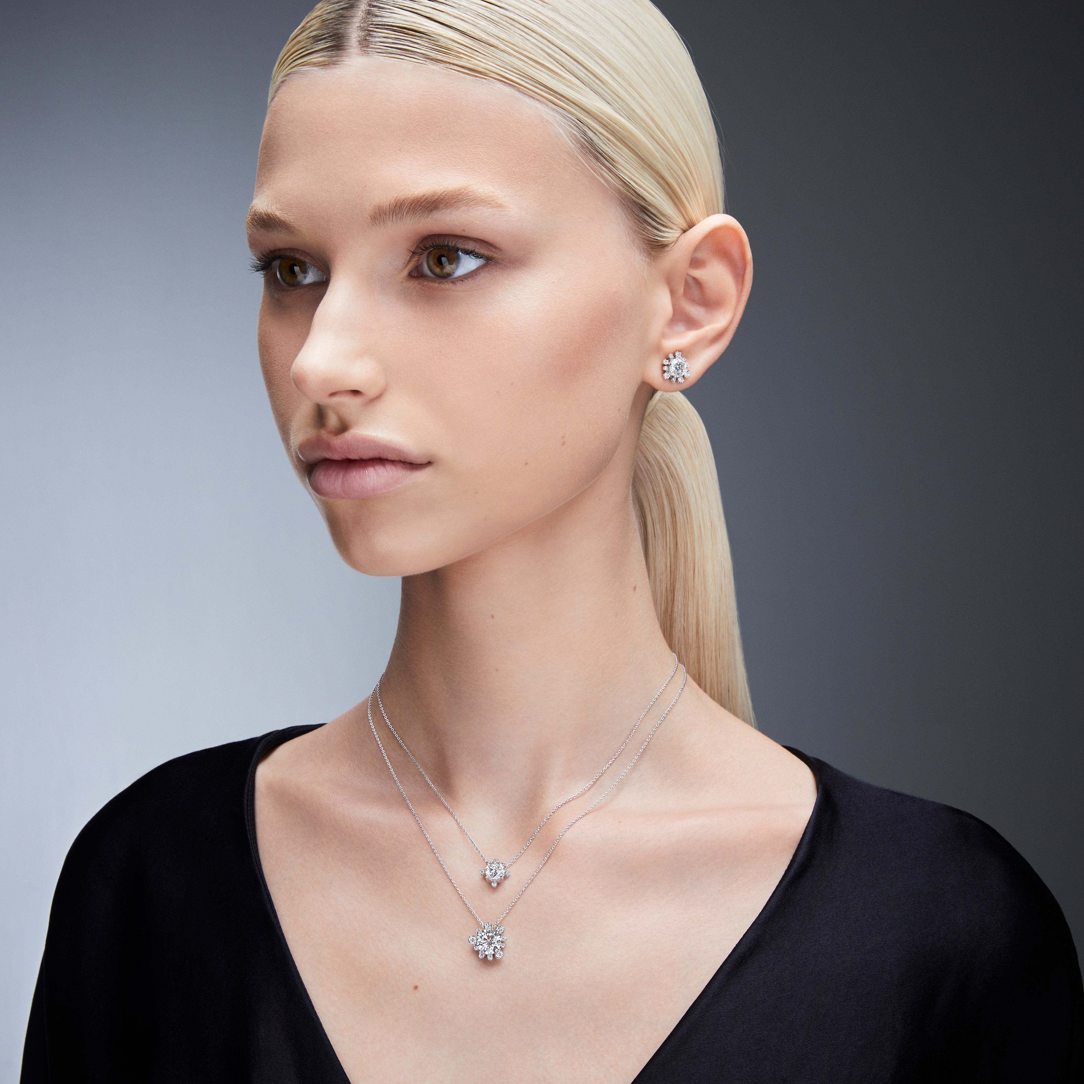 swarovski قلادة galaxy، أحجار ألماس مُصنعة في المختبر بإجمالي 2 قيراط، ذهب أبيض عيار 18