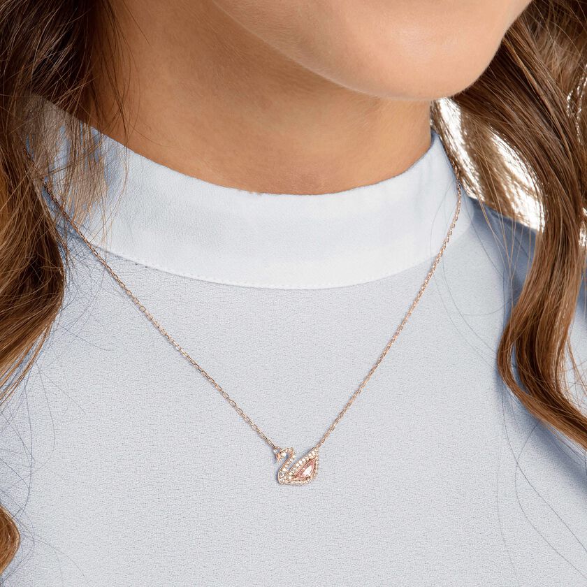 swarovski عقد swan، على شكل بجعة، لون وردي، طلاء ذهبي وردي