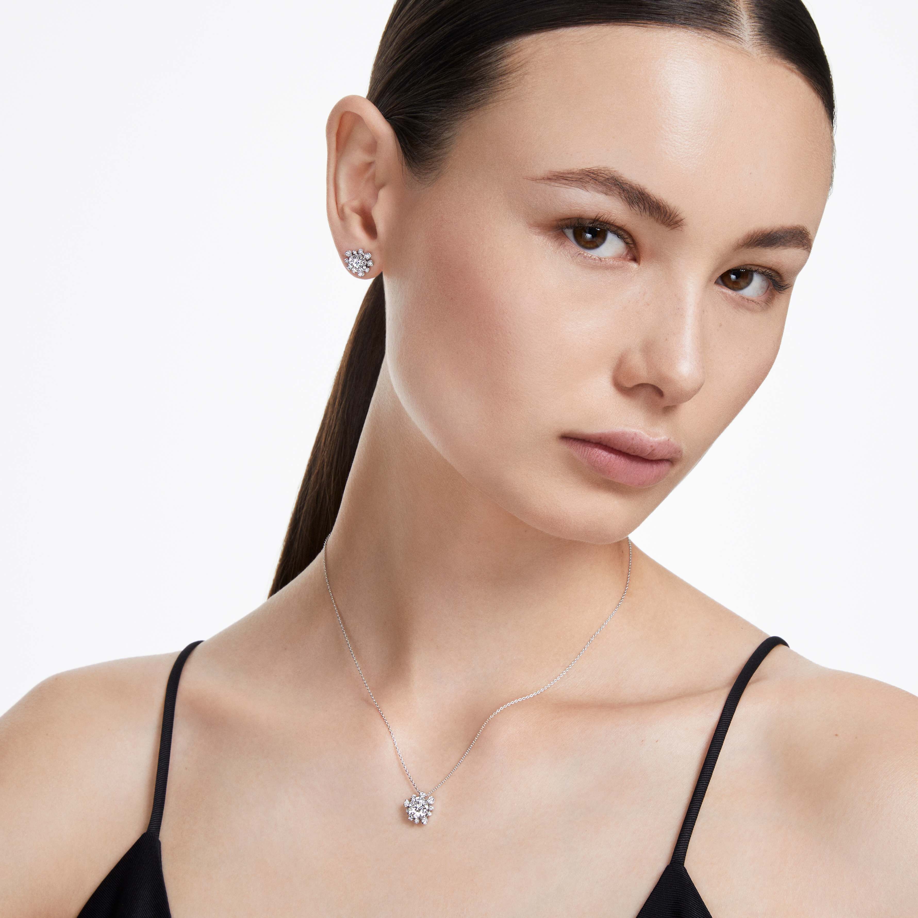 swarovski قلادة galaxy، أحجار ألماس مُصنعة في المختبر بإجمالي 2 قيراط، ذهب أبيض عيار 18