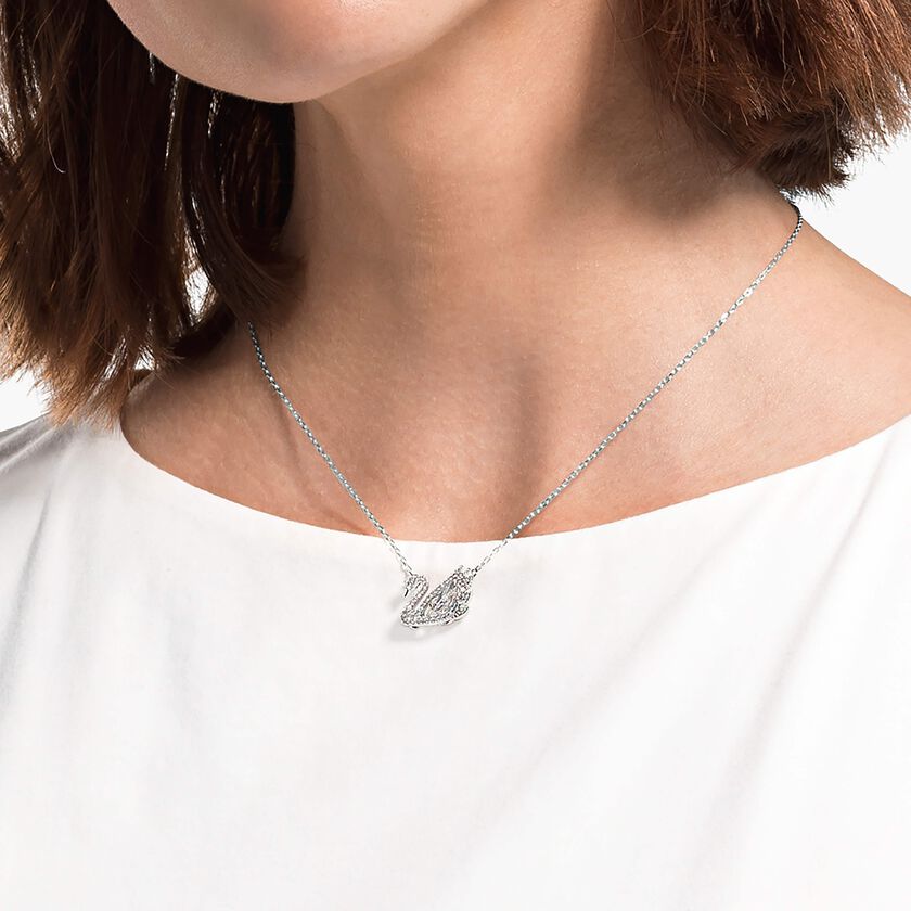 swarovski عقد swan، على شكل بجعة، لون أبيض، طلاء روديوم