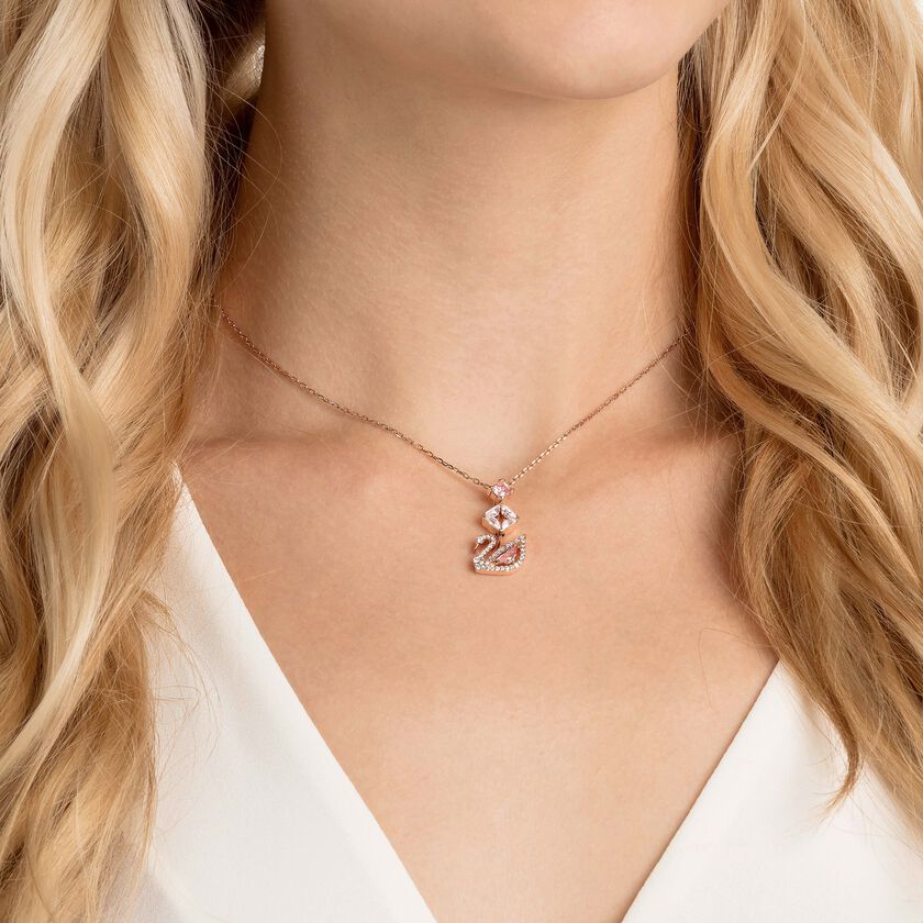 swarovski عقد swan، على شكل بجعة، لون وردي، طلاء ذهبي وردي