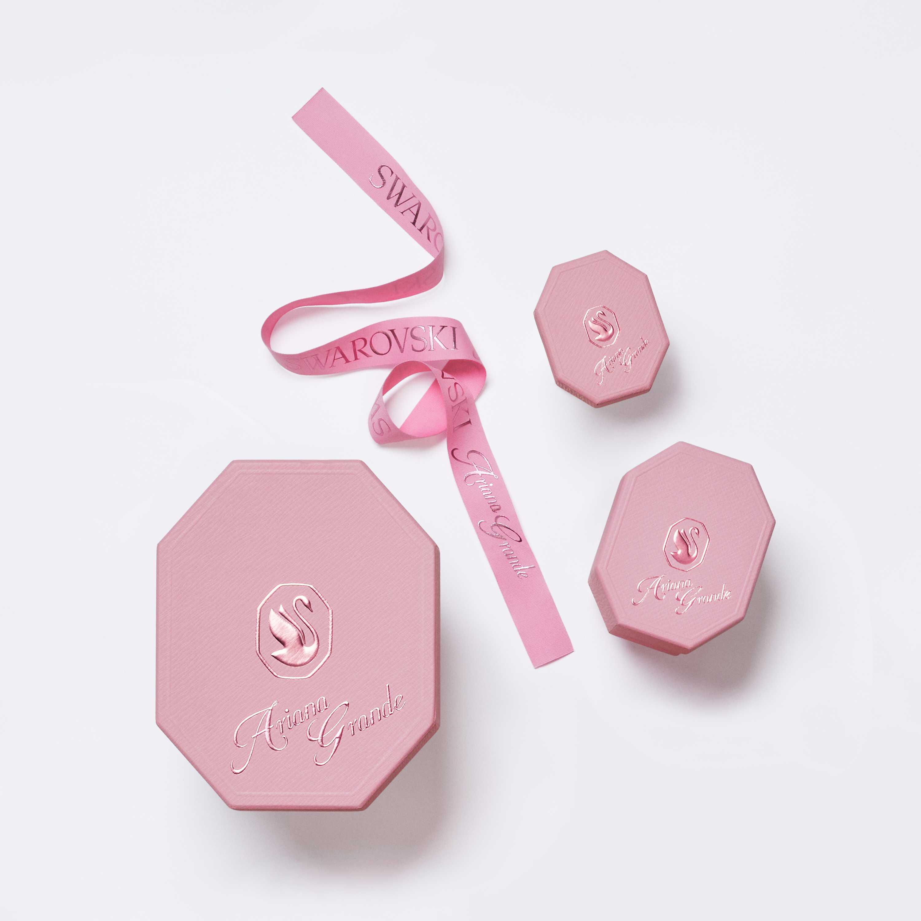 أقراط حلقية ariana grande x swarovski، لؤلؤة كريستال، قطع باغيت، لون أبيض، طلاء روديوم