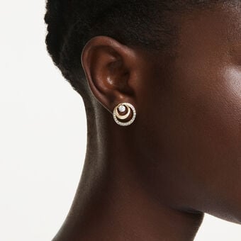 swarovski أقراط دبوسية hyperbola، قطع مستدير، لون أبيض، طلاء باللون الذهبي