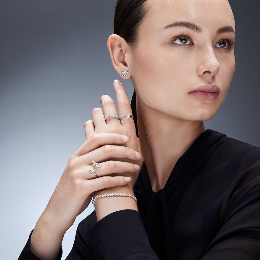 swarovski مفتوح خاتم galaxy، ألماس مُصنع في المختبر إجمالي 1 25 قيراط، أشكال متنوعة، ذهب أبيض عيار 18 قيراط