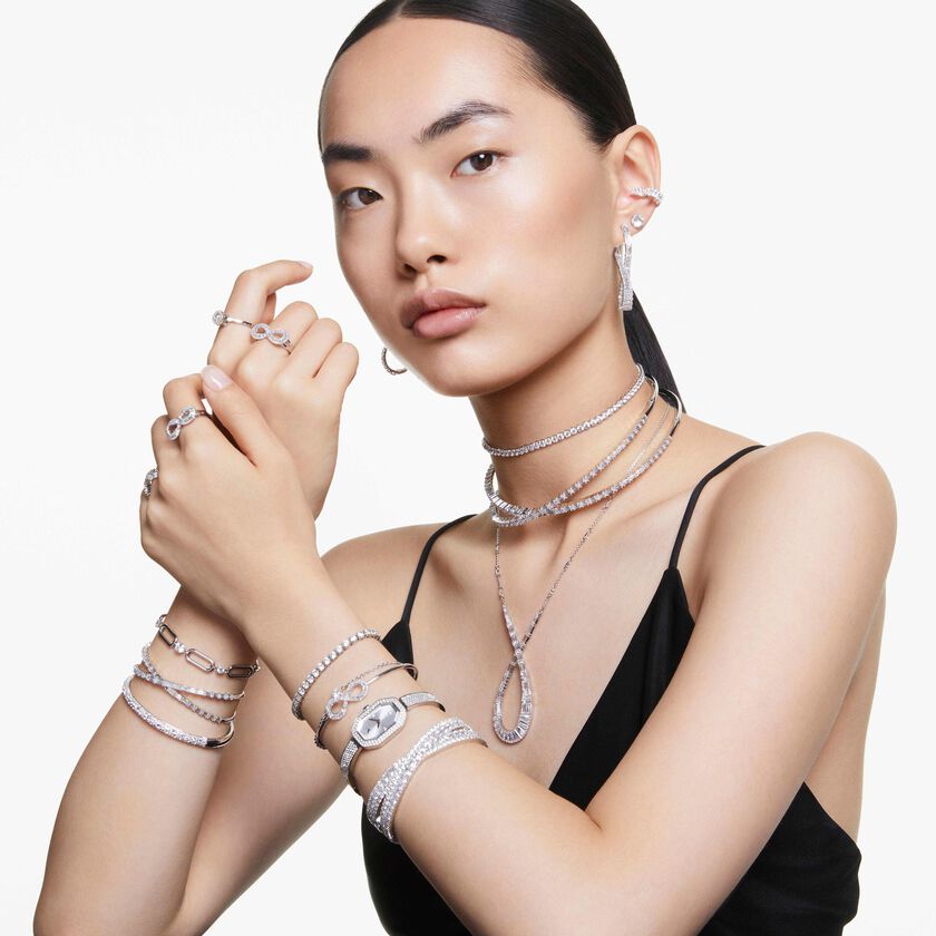 swarovski أقراط متدلية hyperbola، شكل إنفينيتي، لون أبيض، طلاء روديوم