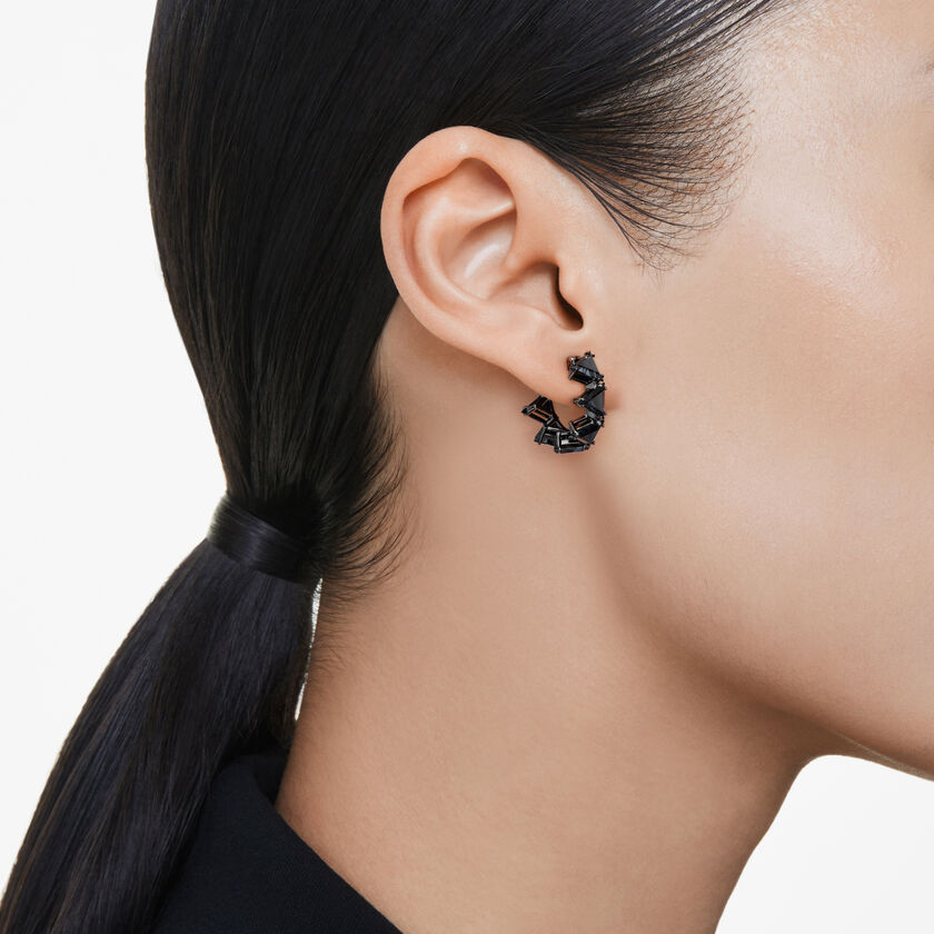 swarovski أقراط حلقية matrix، قطع مثلث، شكل مثلث، حجم صغير، لون أسود، طلاء روثينيوم