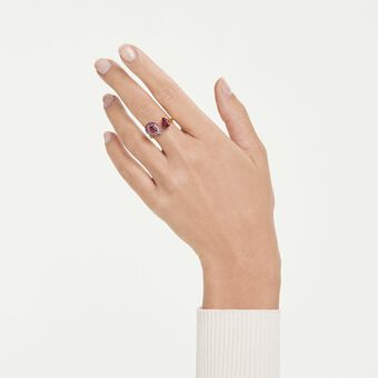 swarovski خاتم كوكتيل sublima، قطع كمثري، لون أحمر، لمسة نهائية من الذهب عيار 18 قيراط