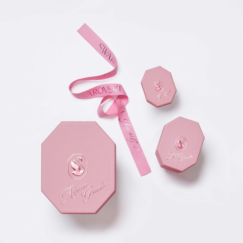 أقراط بمشبك ariana grande x swarovski، تصميم غير متماثل، لؤلؤة كريستال، قطع باغيت، لون أبيض، طلاء روديوم
