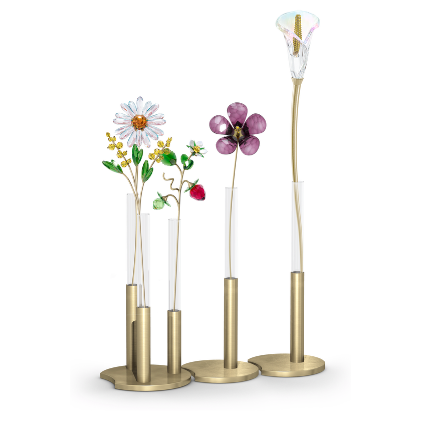 swarovski قطعة زينة بتصميم فراولة برية garden tales