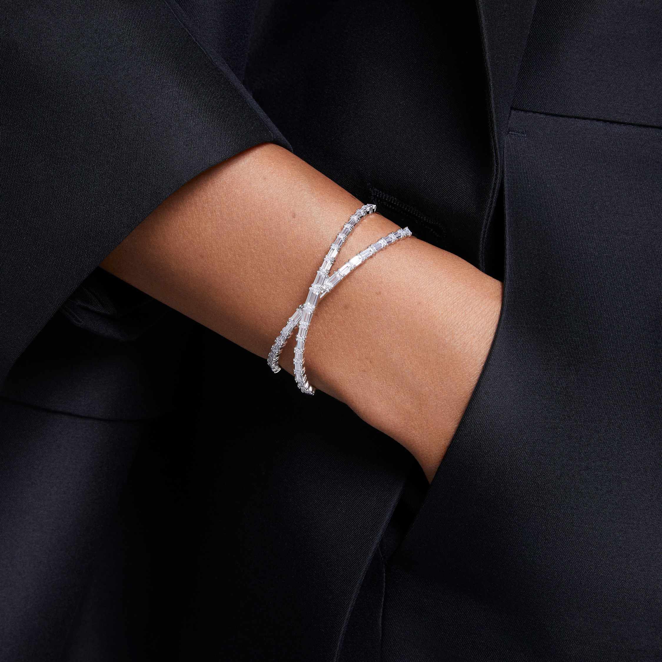 swarovski سوار hyperbola عريض، شكل إنفينيتي، لون أبيض، طلاء روديوم