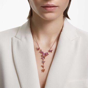 swarovski عقد idyllia lilia على شكل حرف y، شكل فراشة، لون وردي، لمسة نهائية من الذهب الوردي عيار 18 قيراط