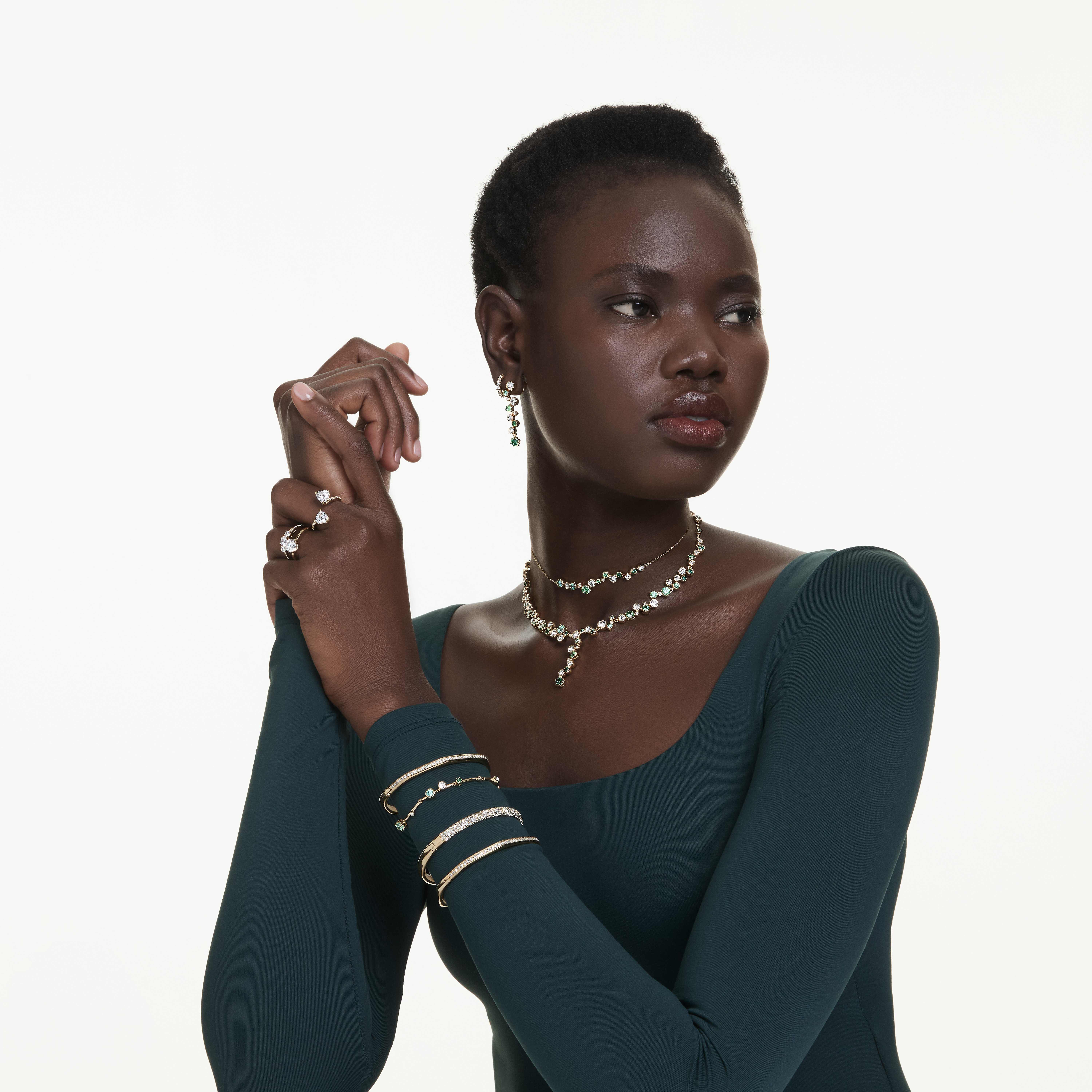 swarovski خاتم مفتوح mesmera attract، قطع على شكل قلب، صف من أحجار الكريستال الصغيرة المتراصة، شكل قلب، لون أبيض، طلاء باللون الذهبي