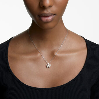 swarovski قلادة tough، أحجار كريستال صغيرة متراصة، شكل زهرة، لون أبيض، لمسة نهائية من معادن مختلطة