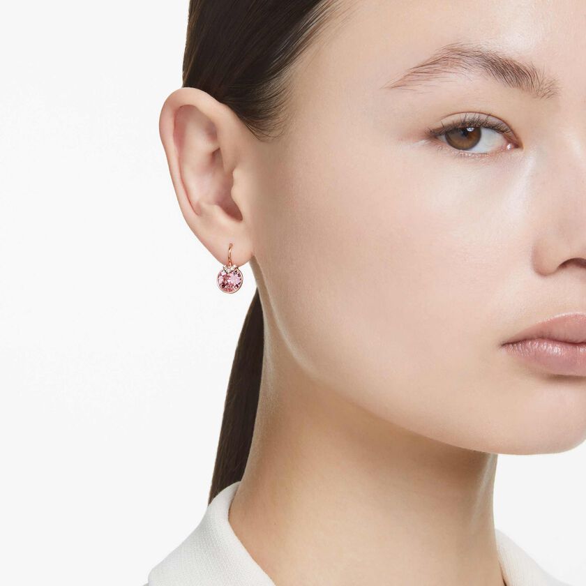swarovski أقراط bella v متدلية، قطع مستدير، لون وردي، طلاء بلون ذهبي وردي