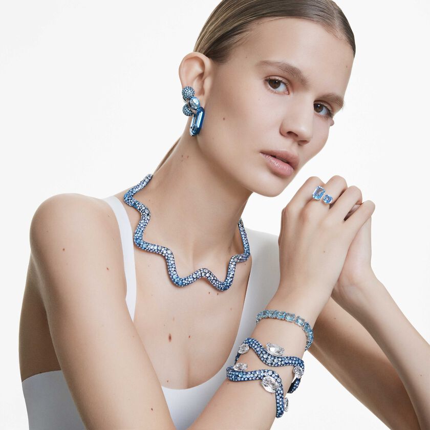 swarovski عقد شوكر sublima، قطع متنوع، لون أزرق، لمسة نهائية باللون الأزرق