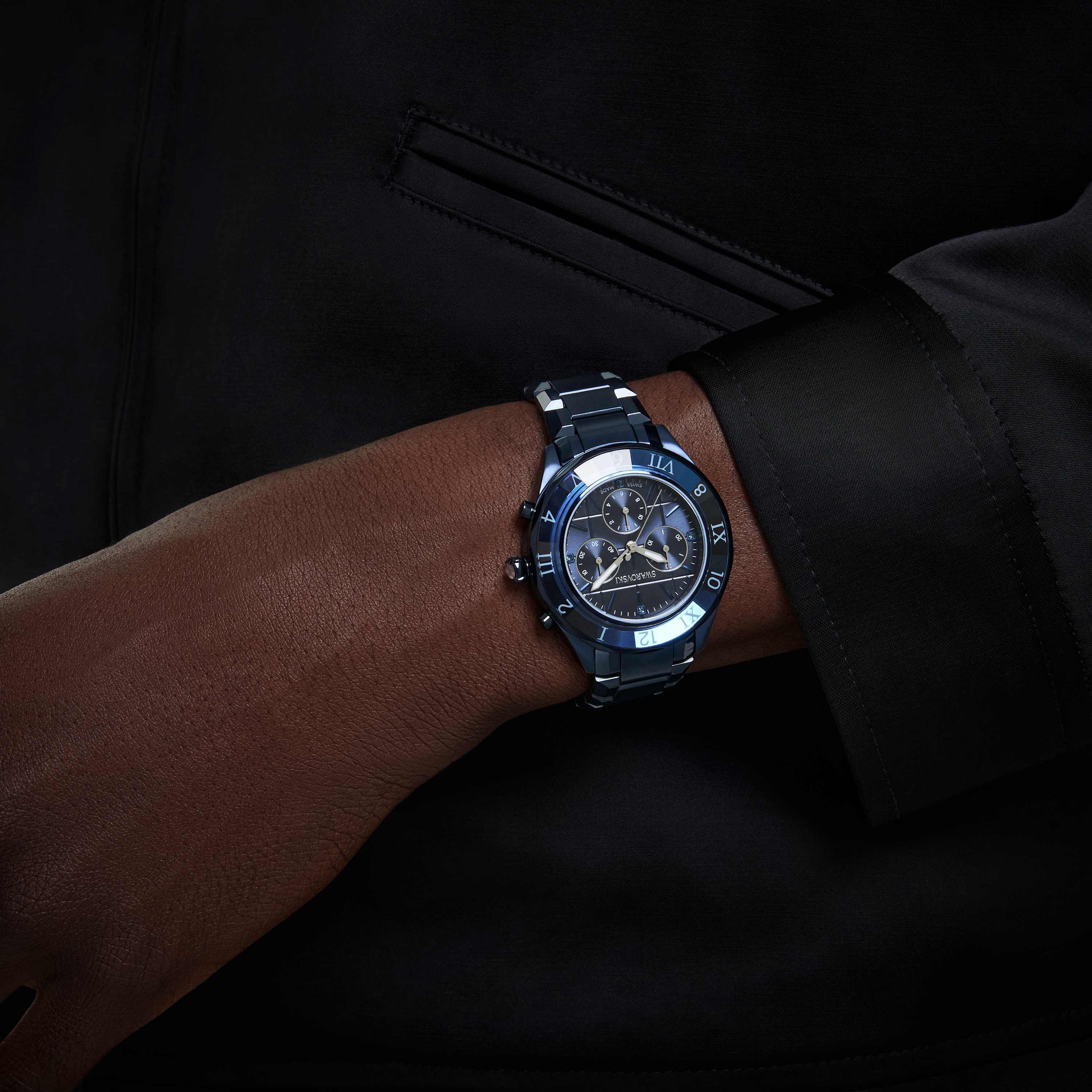 swarovski ساعة كرونوغراف dextera، قطر 39 ملم، صناعة سويسرية، سوار معدني، لون أزرق، لمسة نهائية باللون الأزرق