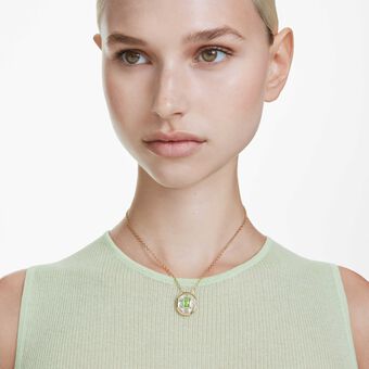 قلادة Chroma، قطع مُثَمَّن، لون أخضر، طلاء باللون الذهبي swarovski قلادة chroma، قطع مُثَمَّن، لون أخضر، طلاء باللون الذهبي