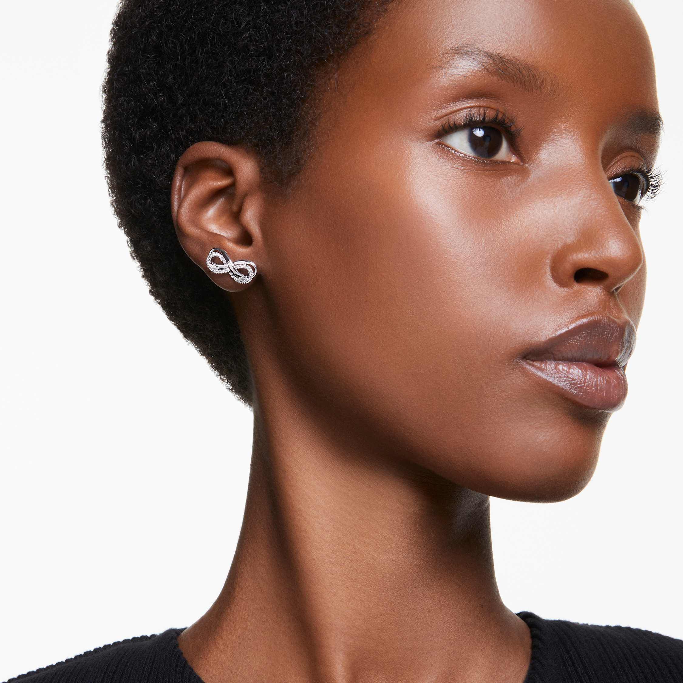 swarovski أقراط دبوسية hyperbola، شكل إنفينيتي، لون أبيض، طلاء روديوم