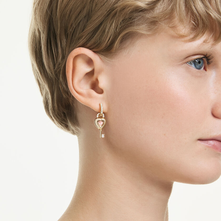 swarovski أقراط متدلية وحلية للأذن idyllia، قطع متنوع، شكل قلب ومفتاح، لون وردي، طلاء باللون الذهبي