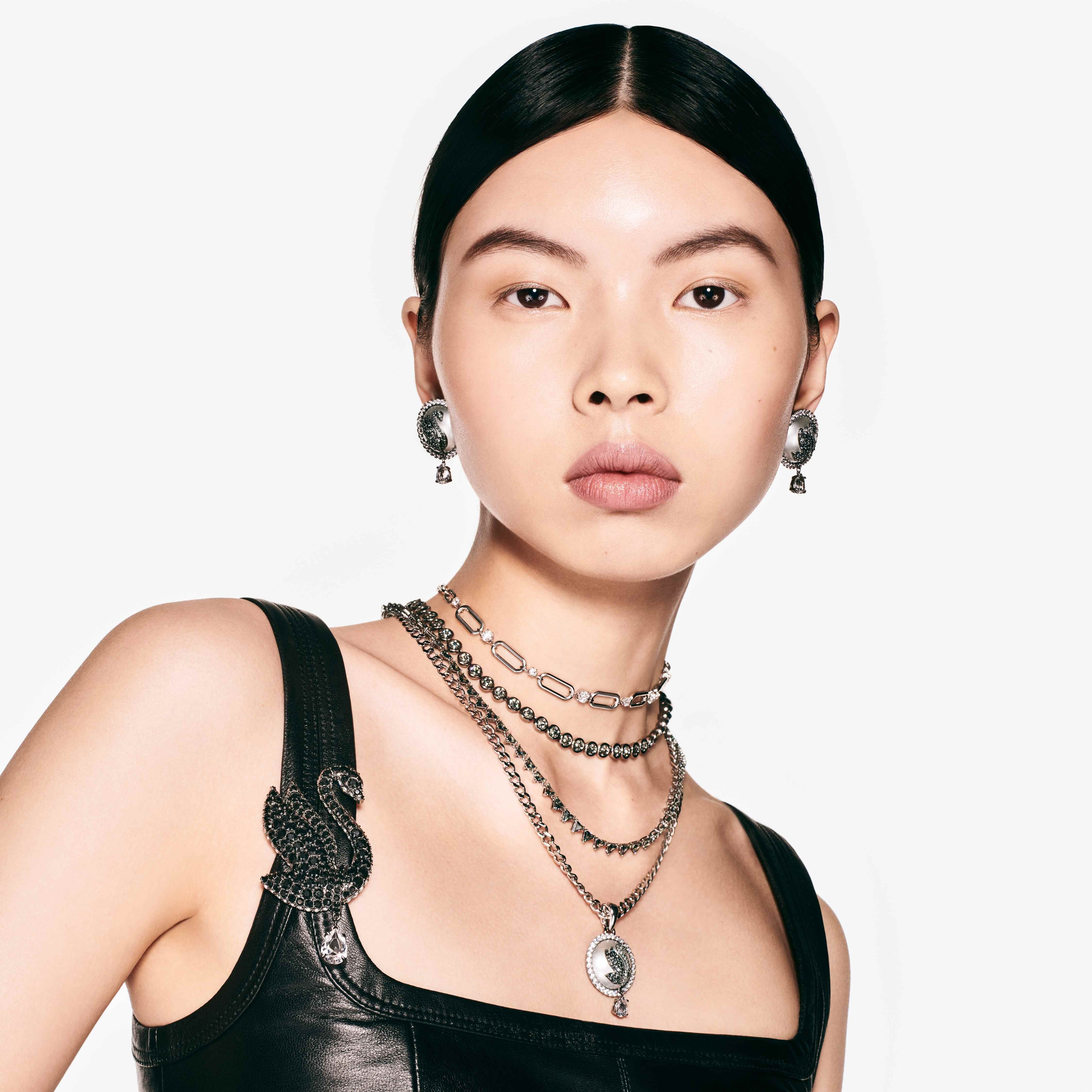 قلادة swarovski swan، لؤلؤ كريستال، على شكل بجعة، لون رمادي، طلاء روديوم