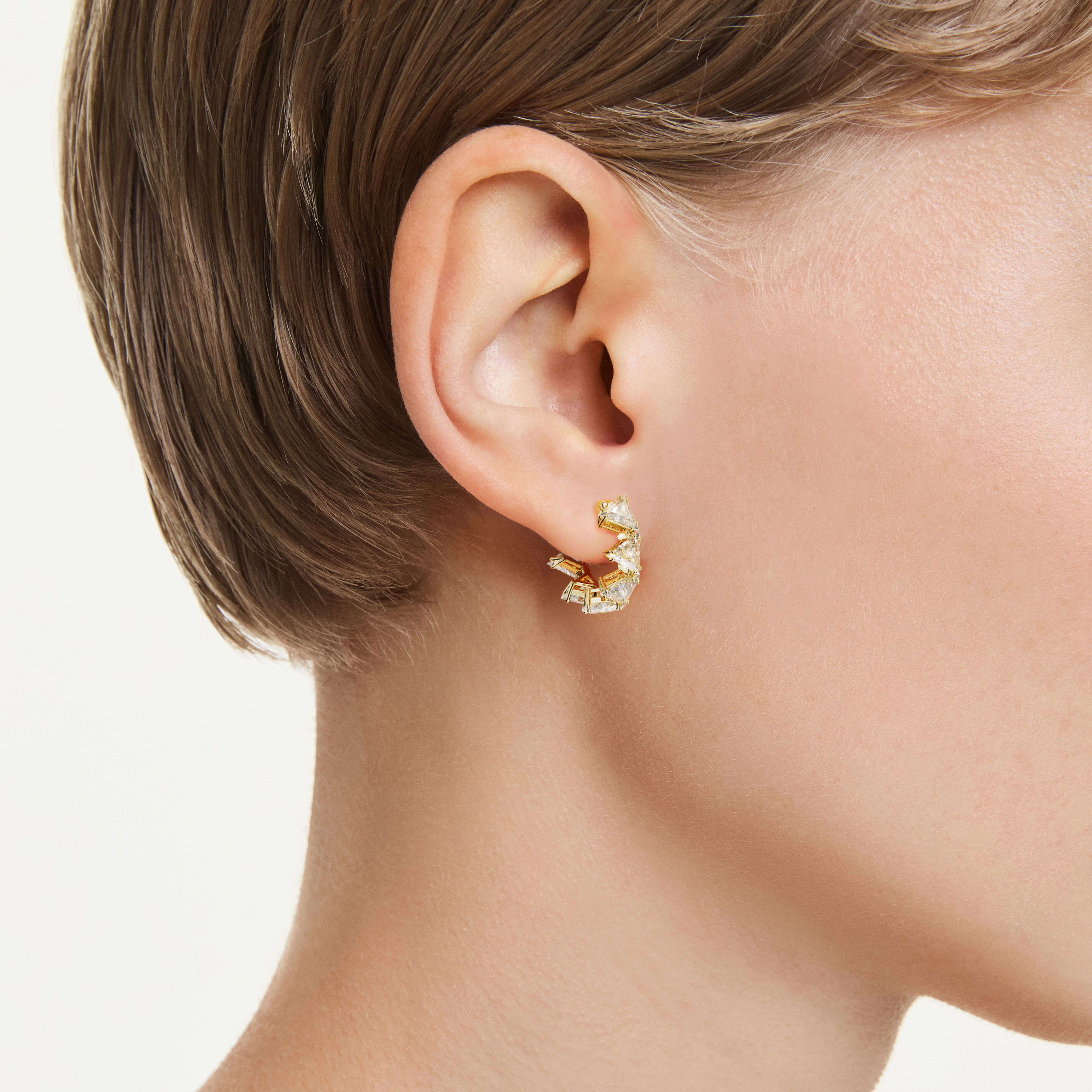 swarovski أقراط حلقية matrix، قطع مثلث، شكل مثلث، حجم صغير، لون أبيض، طلاء باللون الذهبي