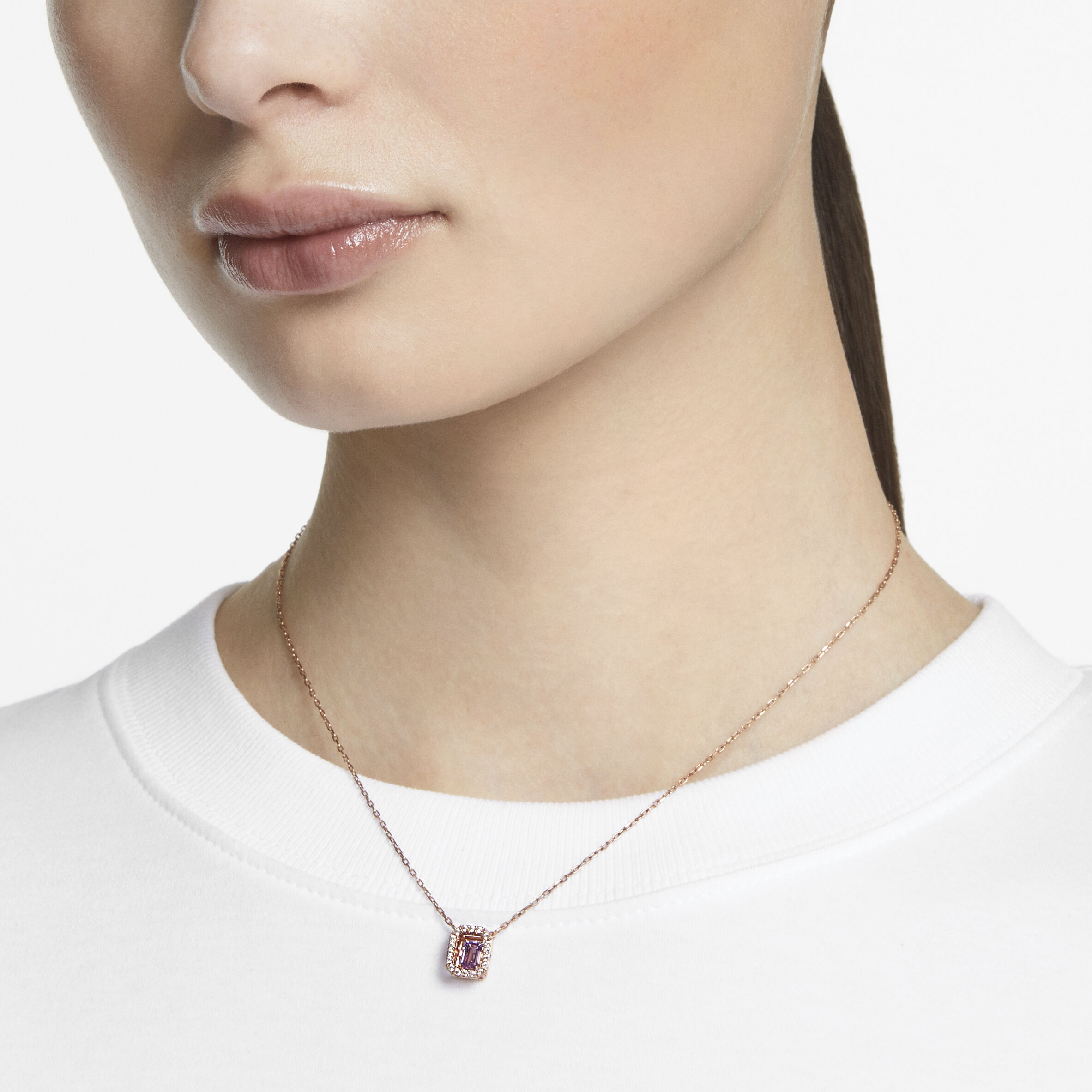 swarovski عقد millenia، مزدان بكريستالات مثمنة، لون أرجواني، طلاء ذهبي وردي